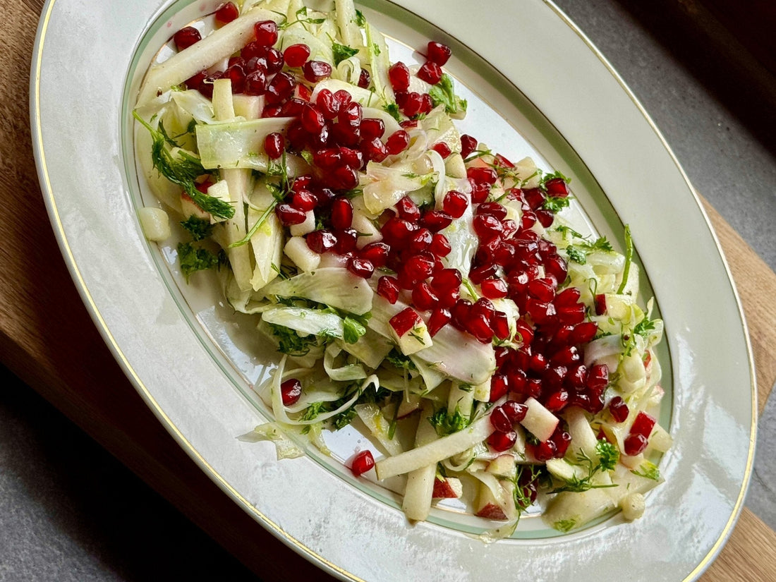 Sprød fennikelsalat med pære, æble og hvid balsamico - CARDENAU